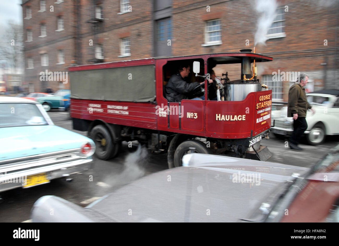 Autocarro a vapore. I veicoli classici a Chatham Historic Dockyard Festival di vapore e trasporti classic car show Foto Stock