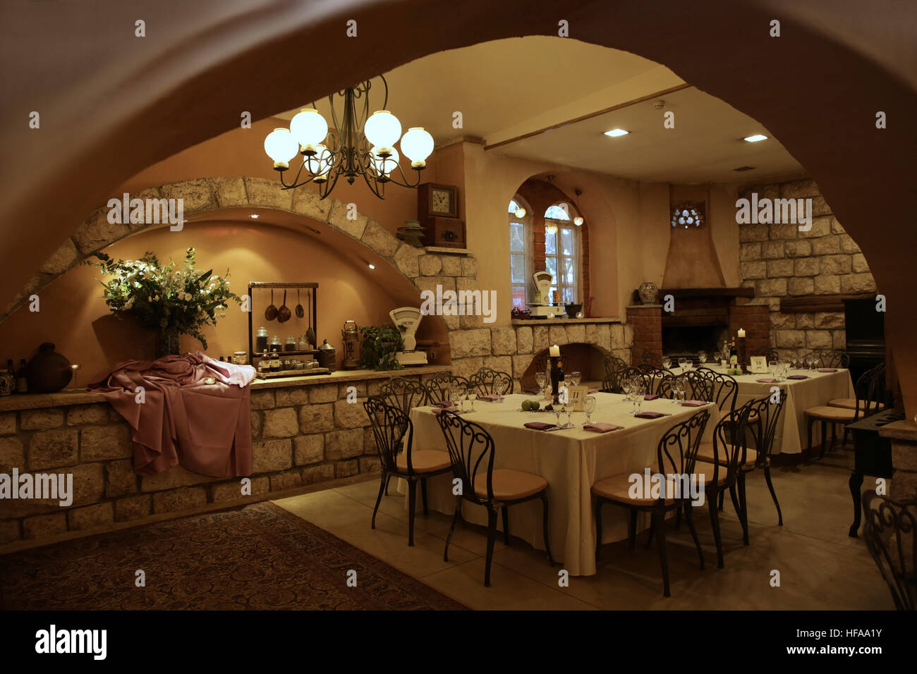 Accesa atmosferica ristorante interno Foto Stock