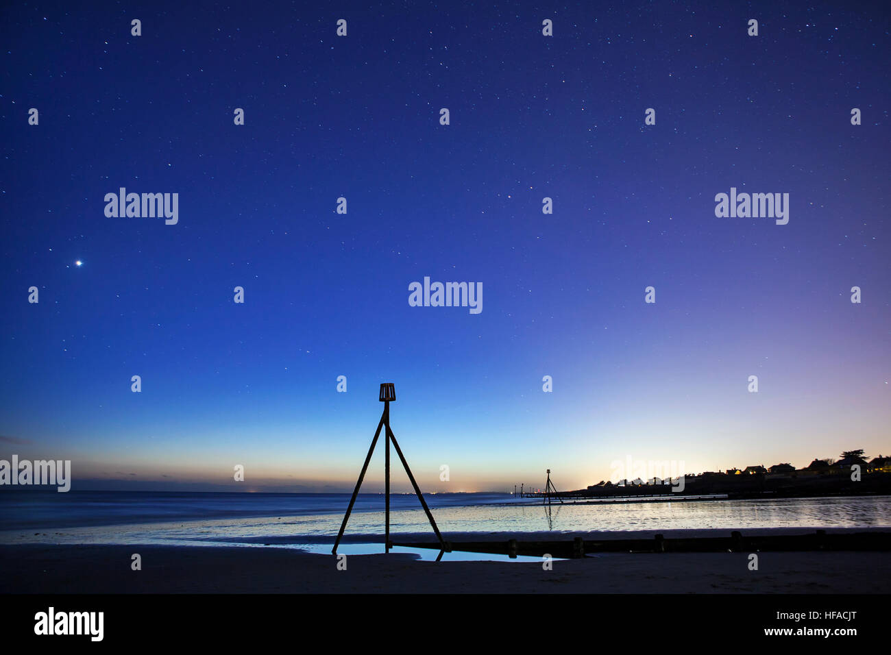 Notte stellata presso la spiaggia di Bognor Regis, West Sussex, Regno Unito Foto Stock