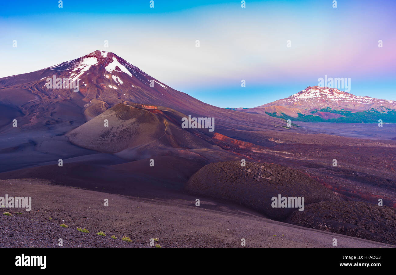 Vulcano Lonquimay e Tolhuaca vulcano, Cile Foto Stock