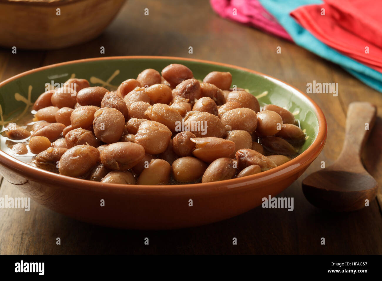 Frijoles de olla - pinto fagioli cotti nel tradizionale piatto messicano Foto Stock