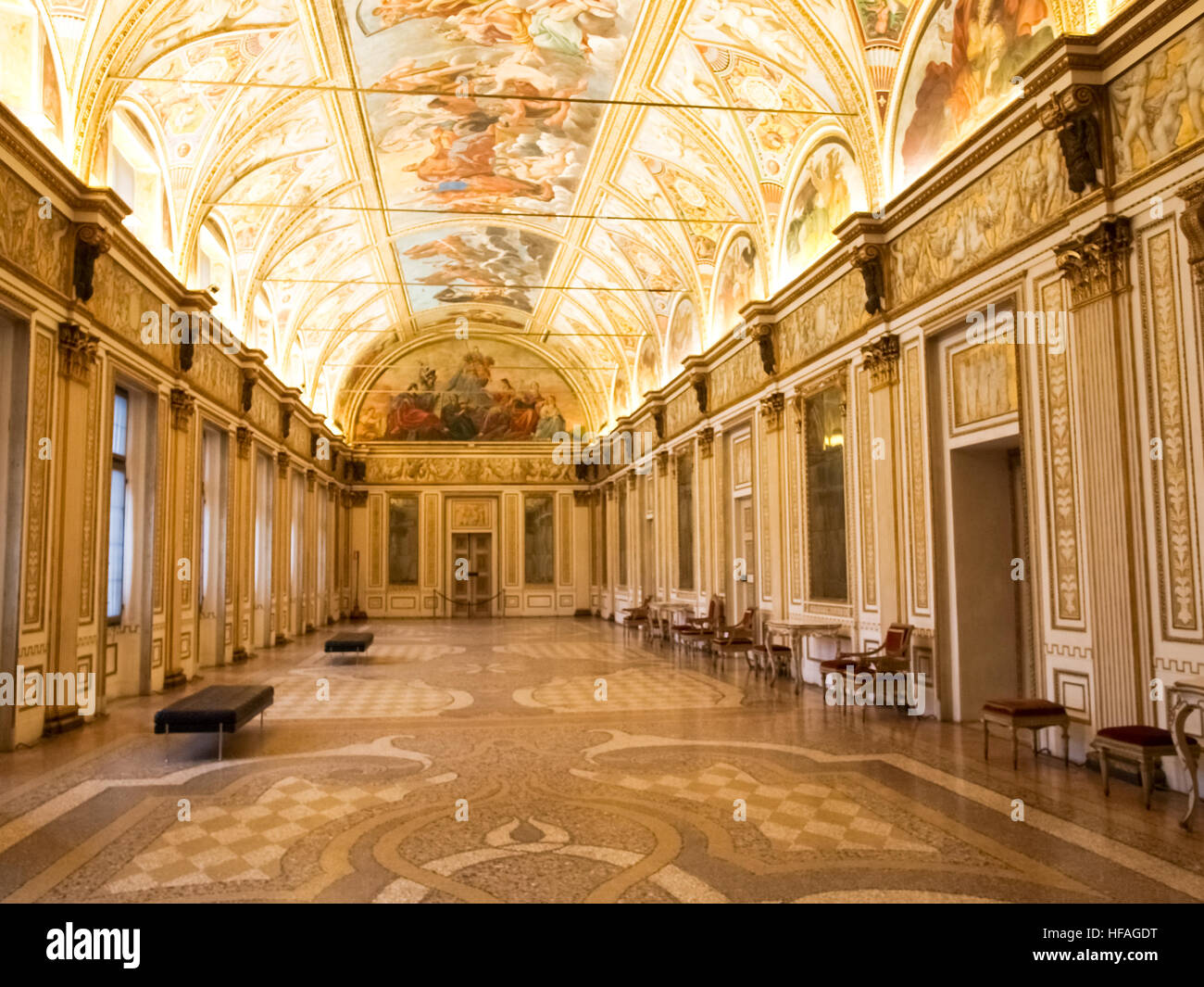 Mantova, Italia - 8 Gennaio 2016: il Palazzo Ducale di Mantova, noto anche come il palazzo dei Gonzaga, è uno dei principali edifici storici cittadini. Foto Stock