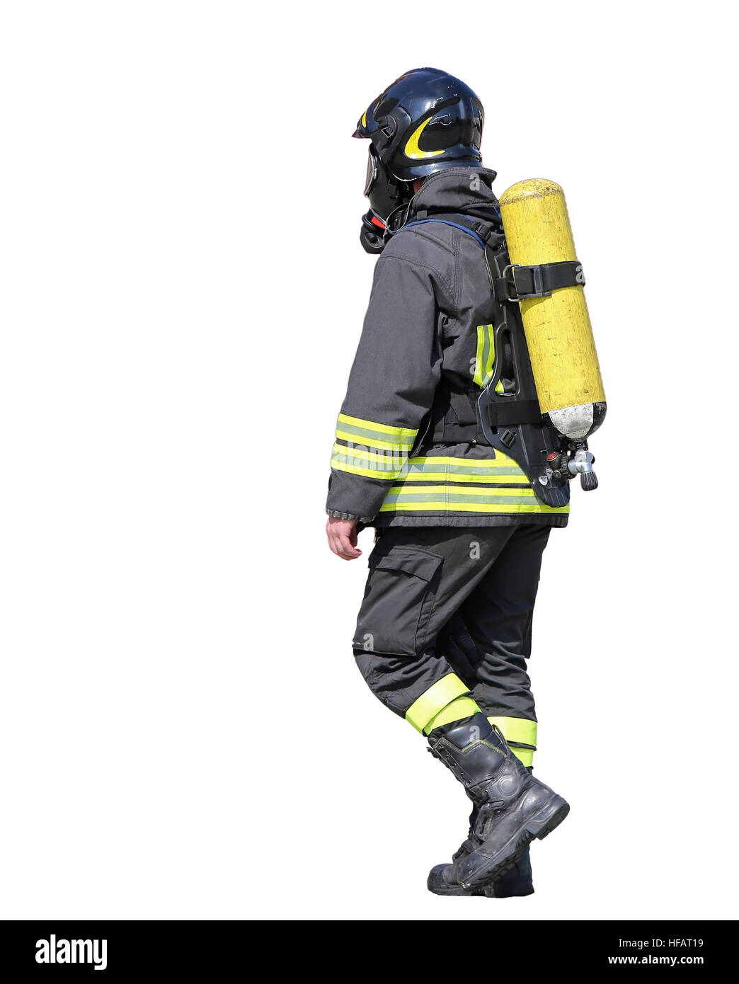Vigile del fuoco con il serbatoio di ossigeno per respirare durante gli incendi su bianco Foto Stock