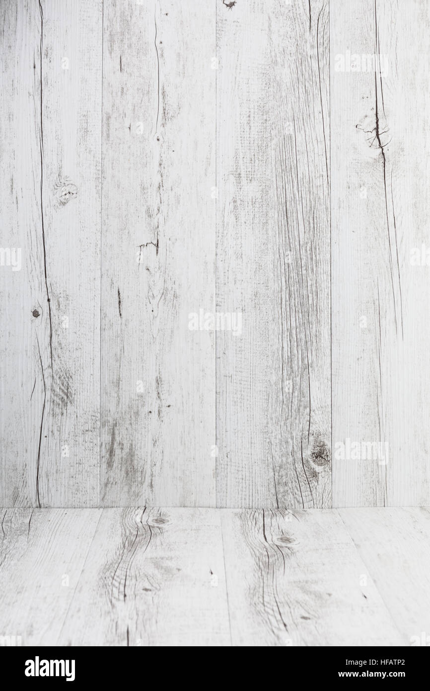 Bianco di legno rustico sfondo tabella. L'immagine verticale con spazio di copia Foto Stock
