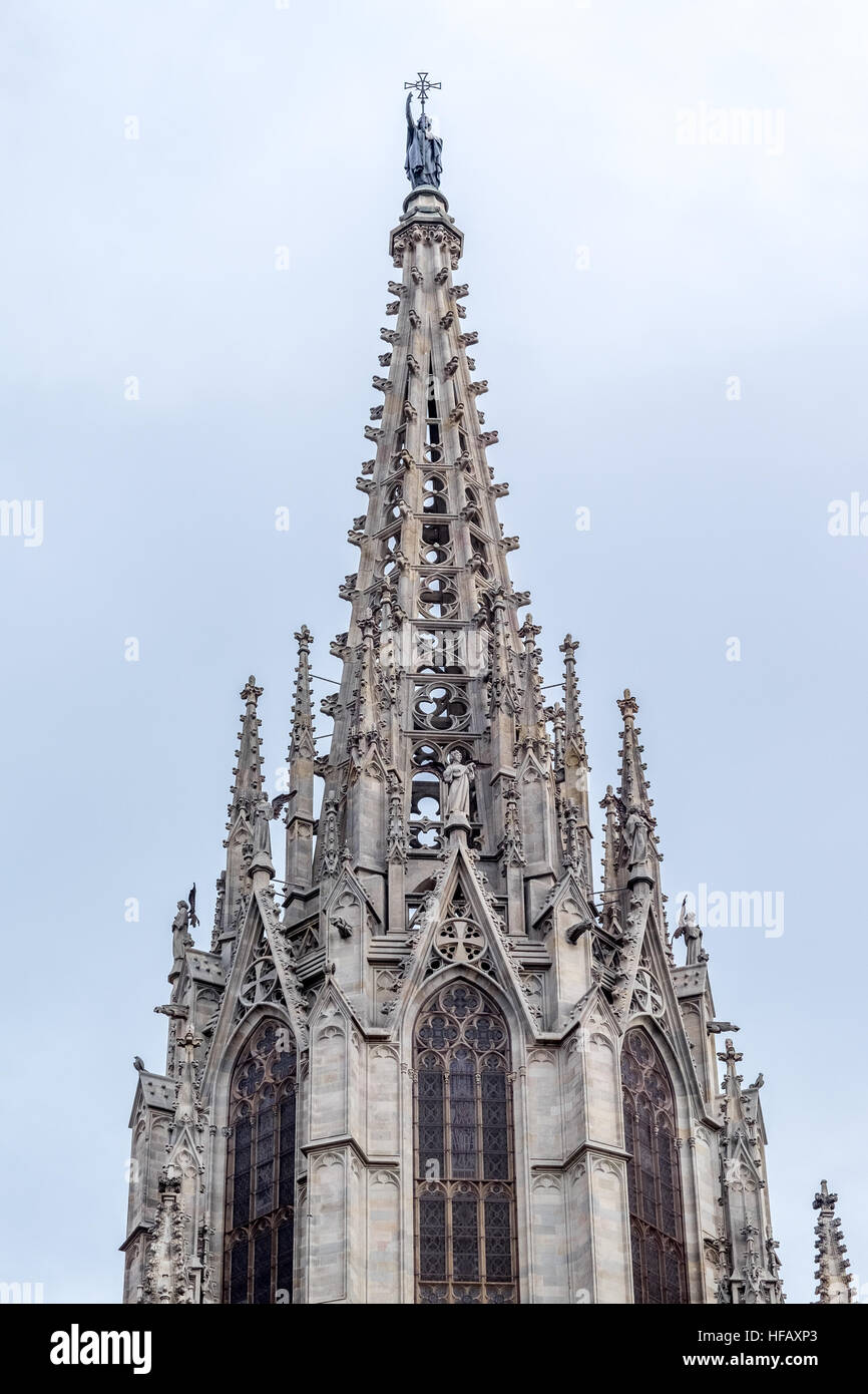 La cattedrale di Barcellona la guglia la sommità della torre quartiere Gotico Foto Stock