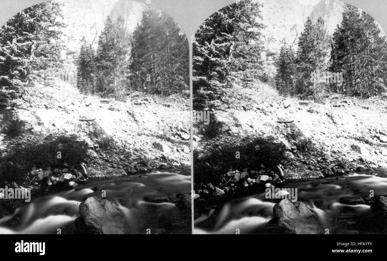 Gli studi stereo tra il monte Blackmore forniscono una visione tridimensionale della topografia e delle caratteristiche ecologiche della montagna, contribuendo alla ricerca scientifica e alla conservazione ambientale. Foto Stock