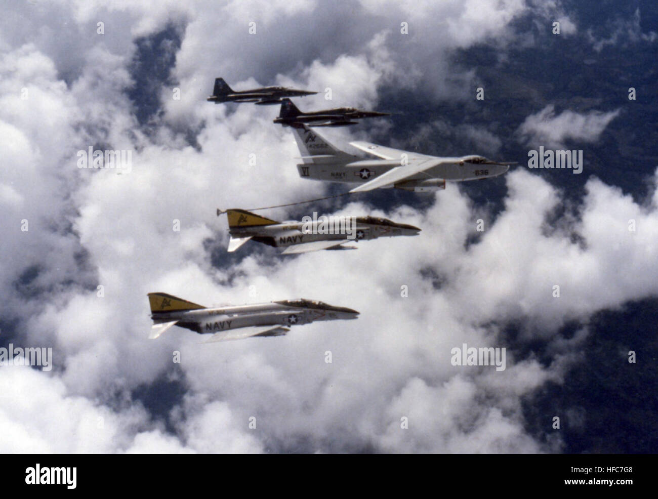 KA-3B il rifornimento CF-5s e F-4Ns 1970s Foto Stock