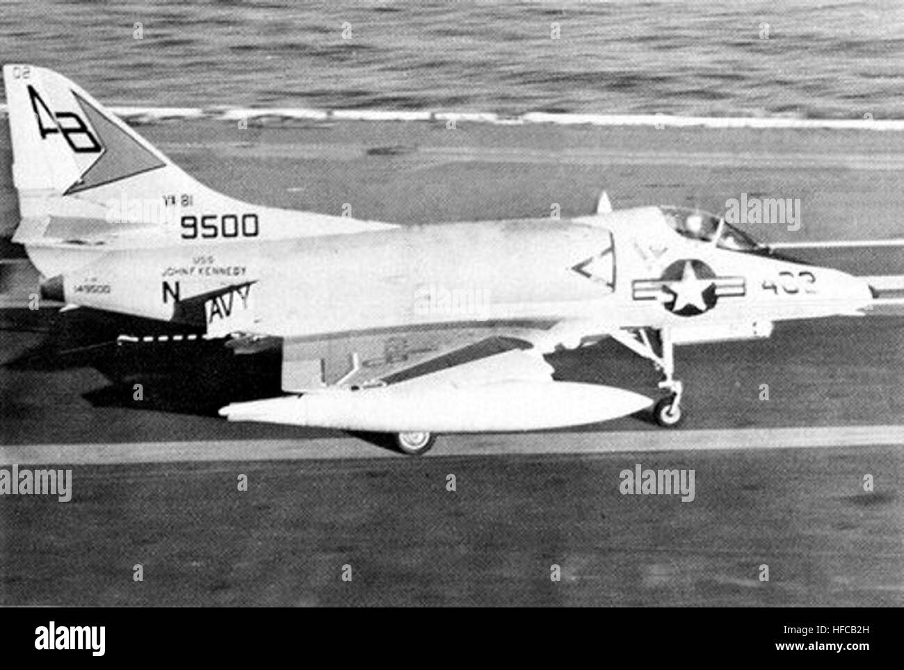 A-4C Skyhawk effettua il primo atterraggio sulla USS John F. Kennedy (CVA-67) nel mese di ottobre 1968 Foto Stock