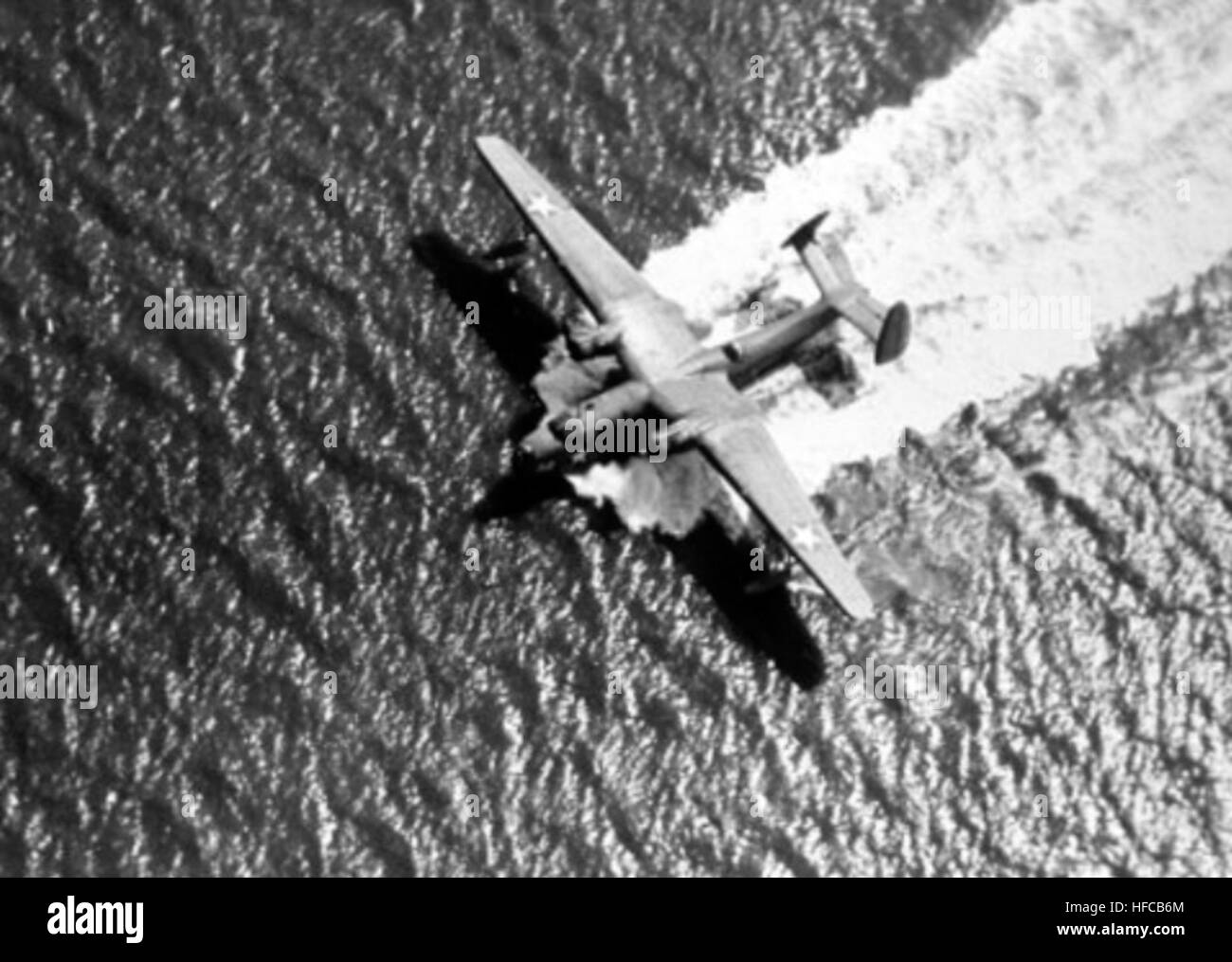 Martin PBM-3 galleggia sull'acqua durante le operazioni di pattuglia marittima, evidenziando le capacità degli idrovolanti navali nella seconda guerra mondiale Foto Stock