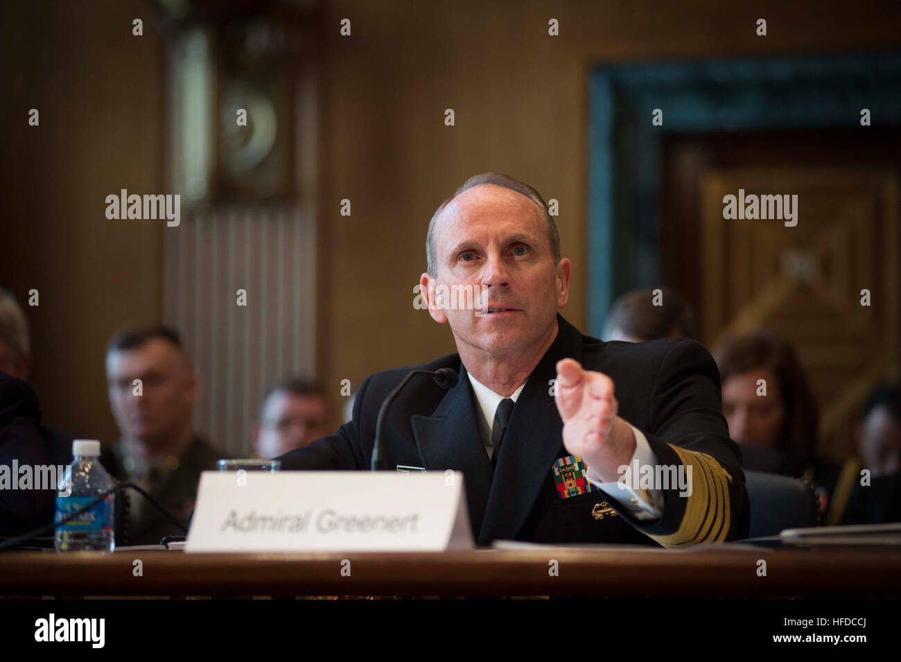 Stati Uniti Navy Adm. Jonathan Greenert, il capo delle operazioni navali, testimonia circa l'anno fiscale 2014 Bilancio prima il Senato stanziamenti sottocomitato del comitato per la difesa in Washington, D.C., 24 aprile 2013. (U.S. Foto di Marina di Massa lo specialista di comunicazione 1a classe Peter D. Lawlor/RILASCIATO) U.S. Navy Adm. Jonathan Greenert, il capo delle operazioni navali, testimonia circa l'anno fiscale 2014 Bilancio prima il Senato stanziamenti sottocomitato del comitato per la difesa in Washington, 24 aprile 130424-N-WL435-216 Foto Stock