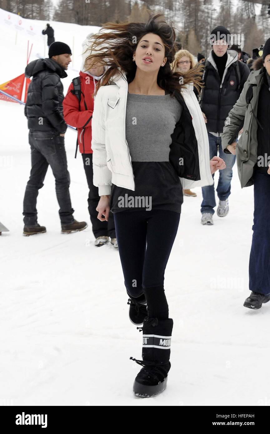 Belén Rodríguez godendo di una vacanza sulla neve a Cortina d'Ampezzo con: Belén  Rodríguez, Belen Rodriguez dove: Cortina d'Ampezzo, Italia Quando: 28 Dic  2009 Credit: IPA/WENN.com * * disponibile solo per la