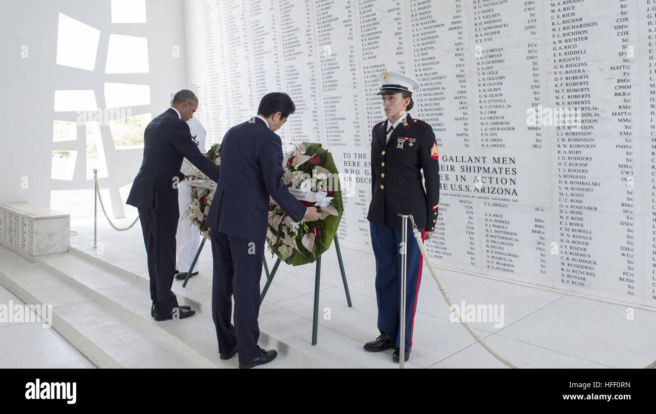 Il presidente Obama e il Primo Ministro Shinzo Abe a Pearl Harbor Memorial. Foto Stock