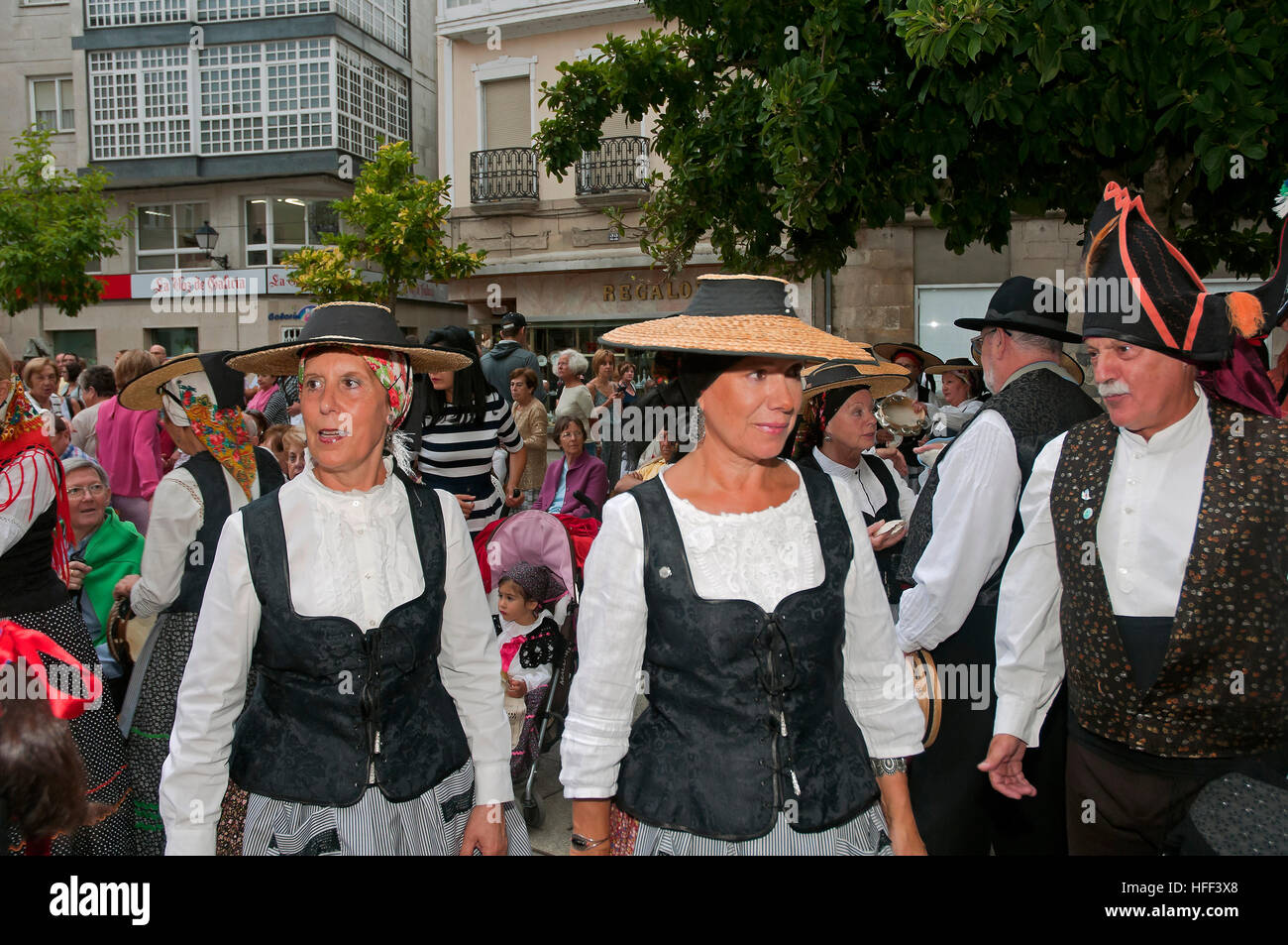 Folcloristica gruppo musicale, la festa della Vergine di Monserrat, Monforte de Lemos, provincia di Lugo, regione della Galizia, Spagna, Europa Foto Stock