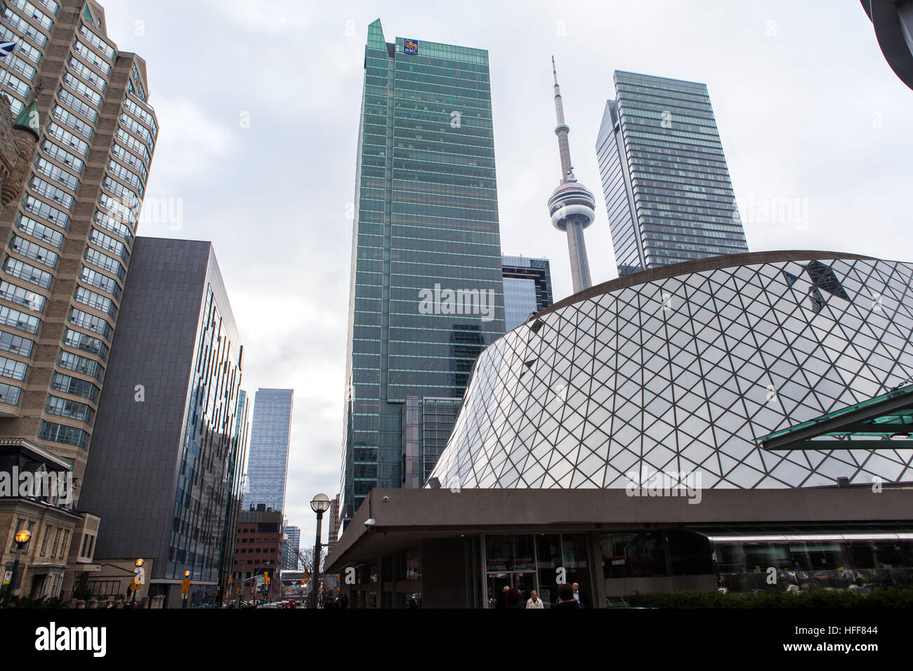Toronto Downtown con la CN Tower tra i grattacieli Foto Stock