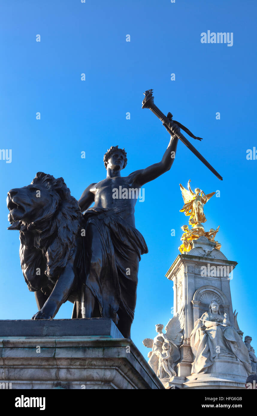 Victoria Memorial di fronte a Buckingham Palace Foto Stock