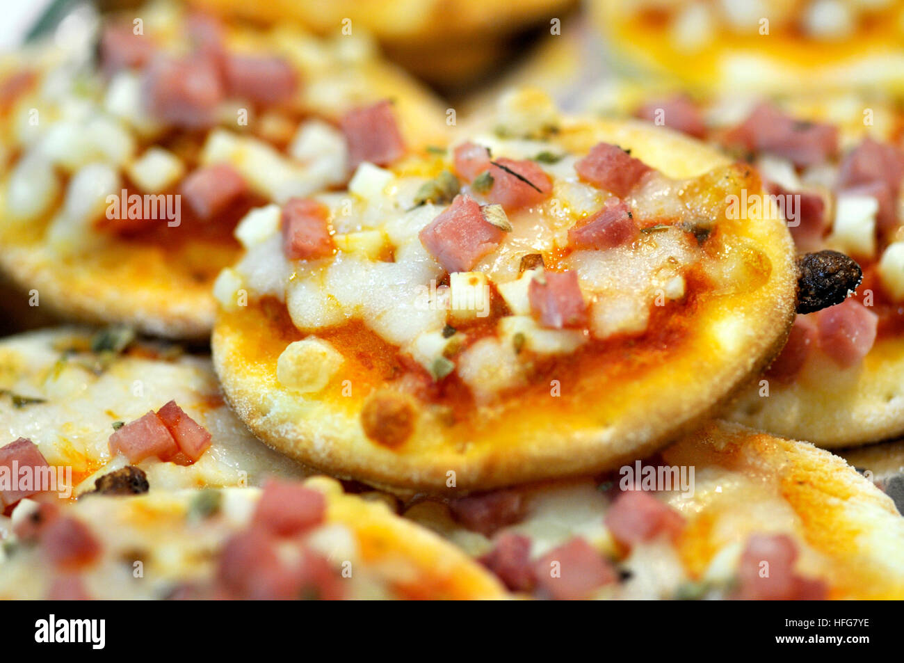 Mini pizza. Alimentaria, cucina internazionale e bevande mostra, l'Hospitalet de Llobregat, Barcellona, in Catalogna, Spagna Foto Stock