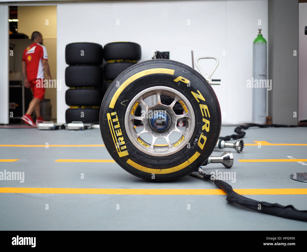Formula One grand prix F1 Racing motor sport P Zero pneumatici ruote oro Pirelli Foto Stock