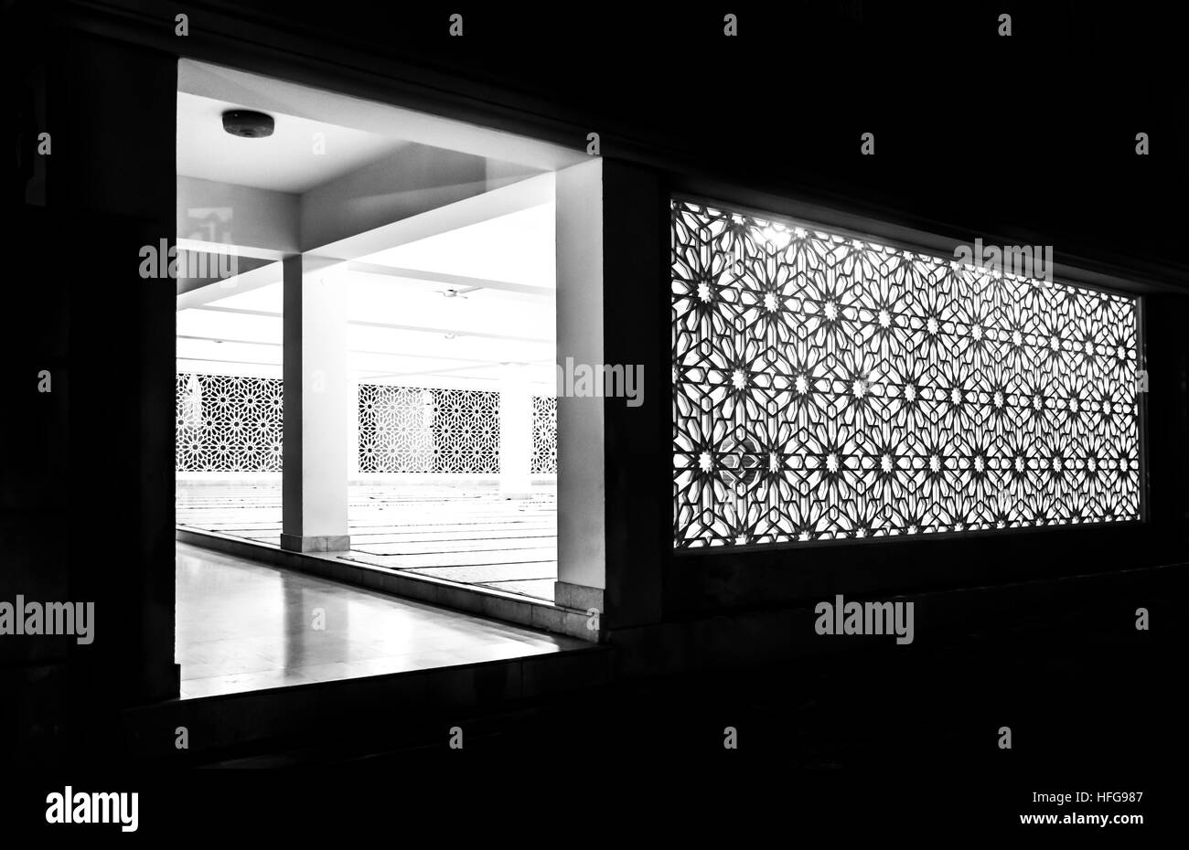 Visualizzazione bianco e nero di una sala di preghiera, vicino a una moschea di Al Khuwair, Moscato, il sultanato di Oman Foto Stock