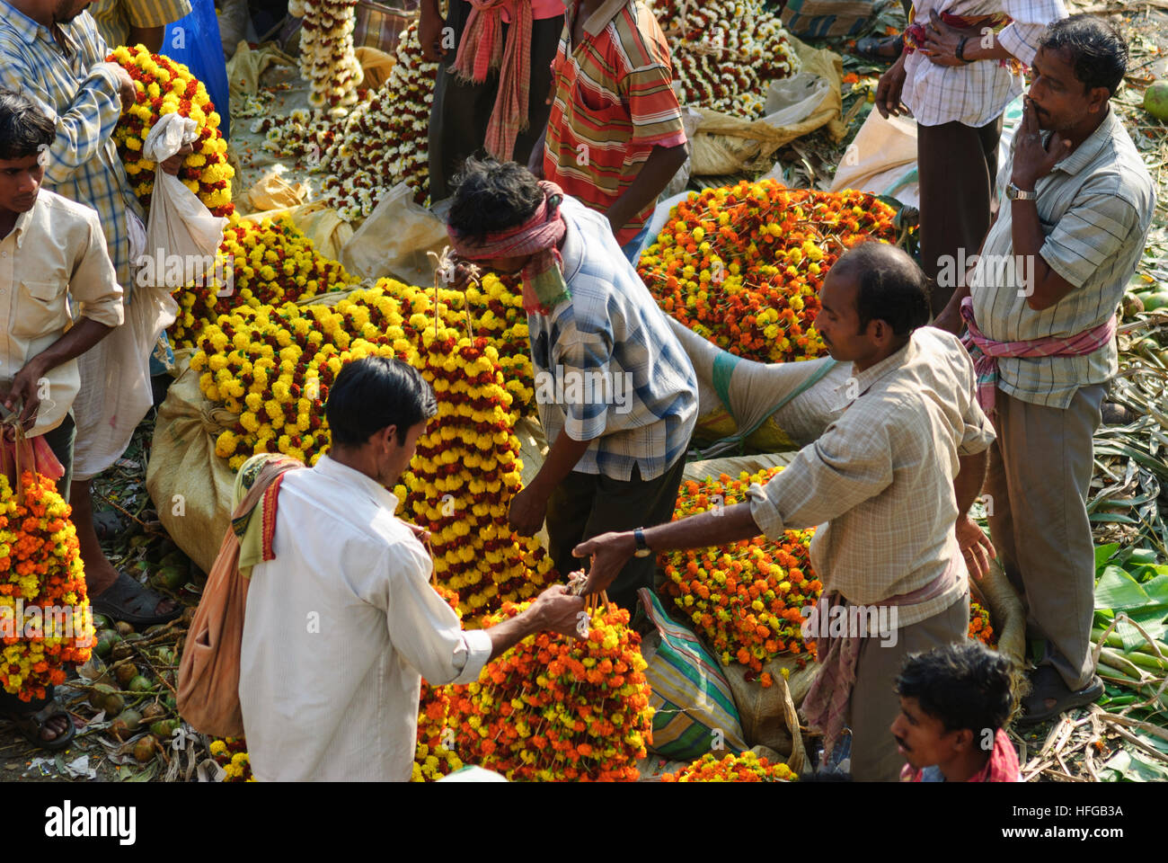 Kolkata (Calcutta, Kalkutta): Mercato dei Fiori a Rabindra Setu (Rabindra Bridge, ex: Haora Bridge, quella di Howrah Bridge), West Bengal, Westbengalen, Foto Stock