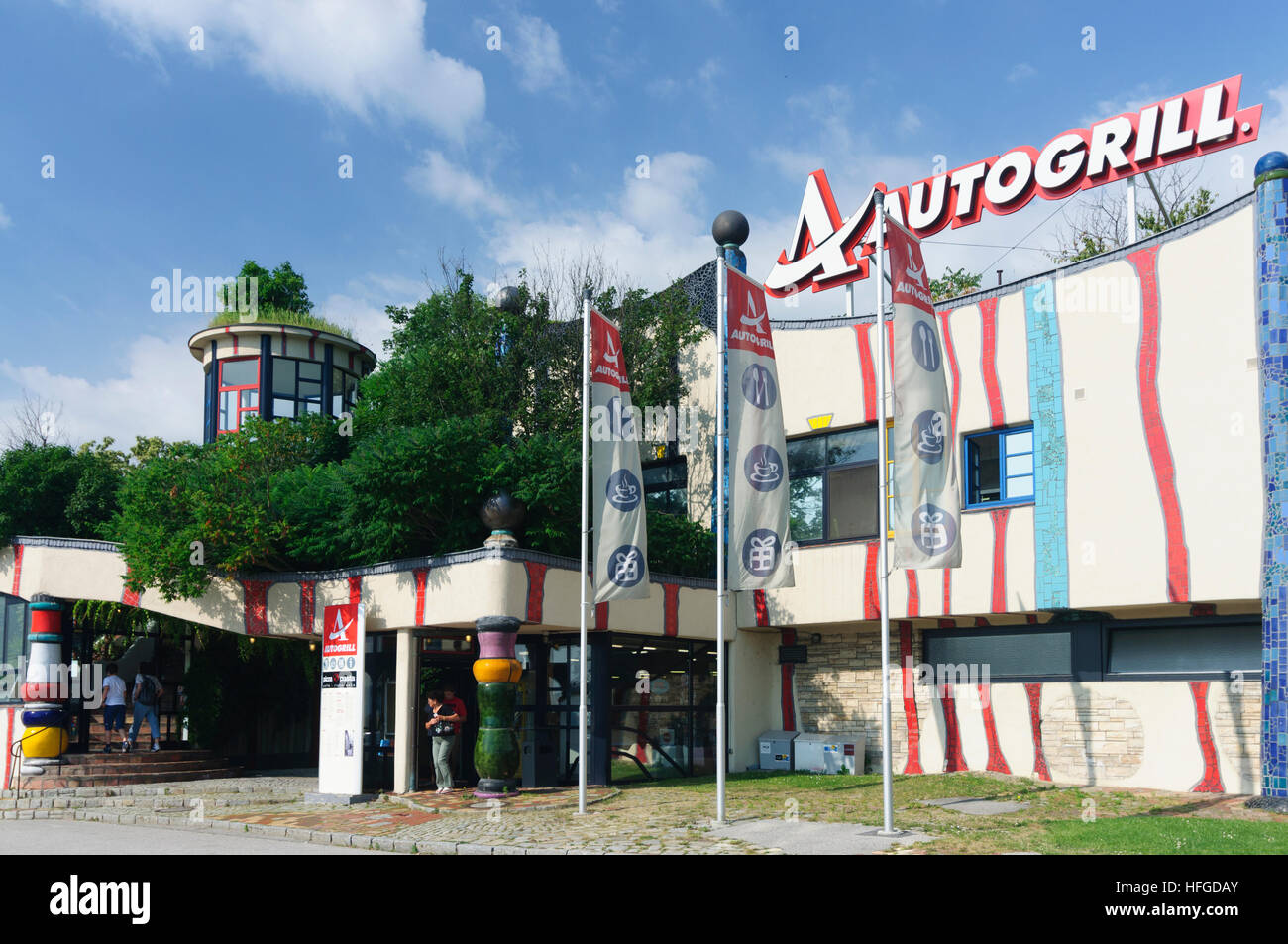 Bad Fischau-Brunn: Autostrada area di servizio, progettato da Friedensreich Hundertwasser, Wienerwald, Vienna Woods, Niederösterreich, Austria Inferiore, Austria Foto Stock