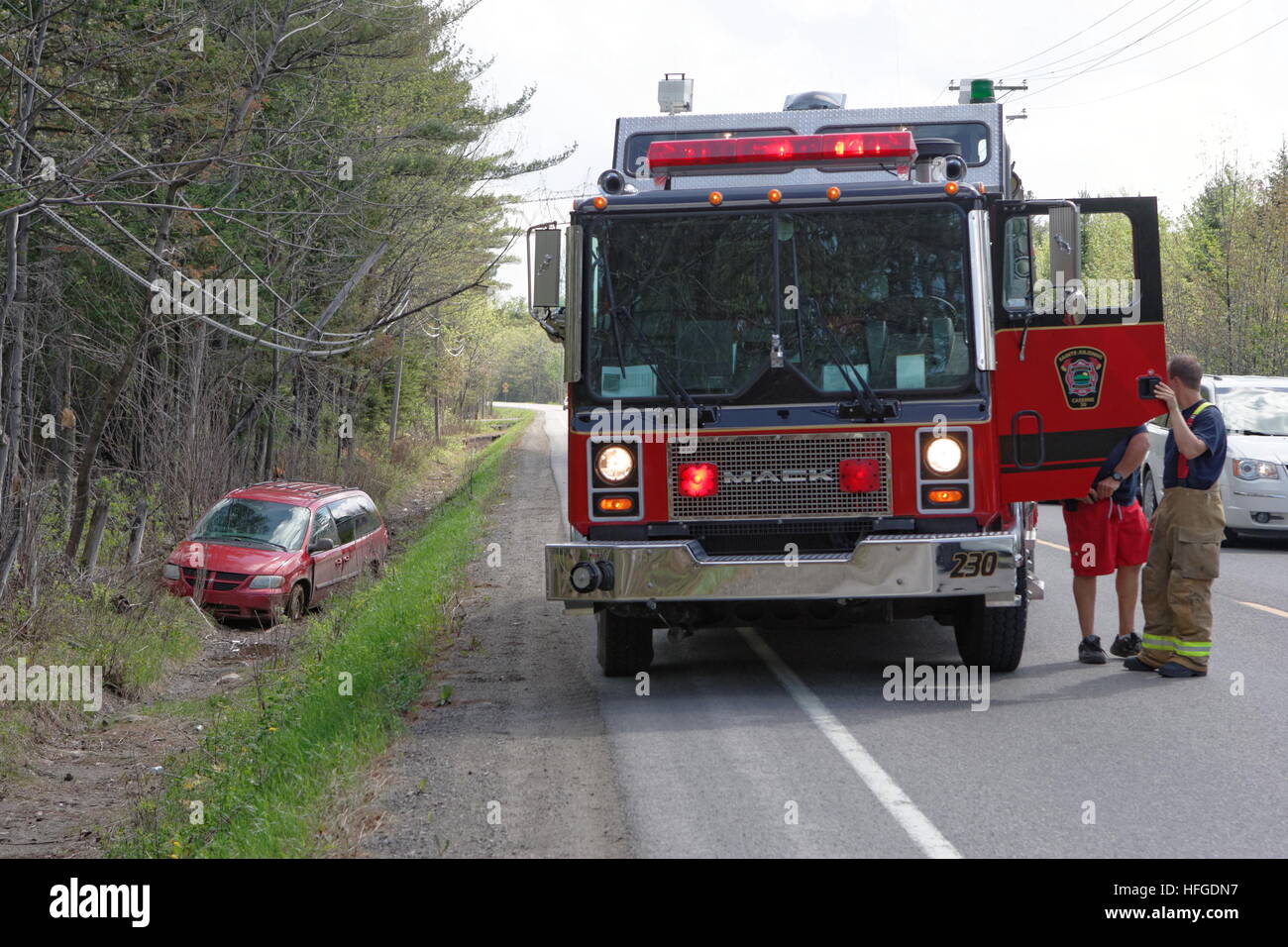 Camion dei pompieri sulla scena di un incidente di automobile Foto Stock