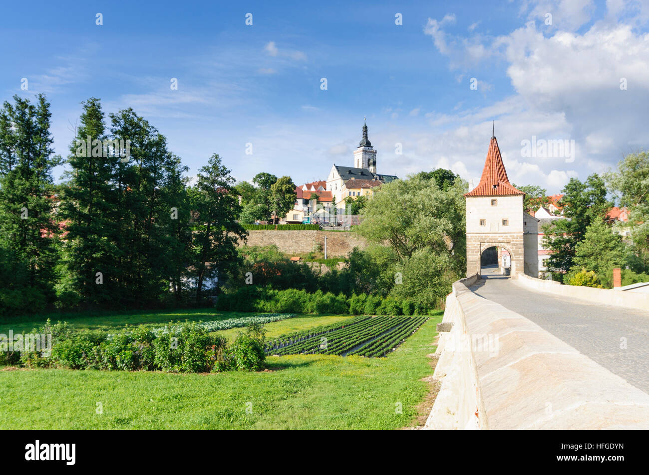 Kladruby u Stribra (Kladrau): chiesa della città e il ponte sul Uhlavka, , Plzensky, Regione di Pilsen, Regione di Plzen, Repubblica Ceca Foto Stock