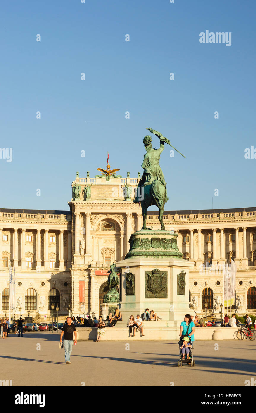 Wien, Vienna: Neue Burg (l'ala sud-est di Hofburg) con una statua del Principe Eugenio, Wien, Austria Foto Stock