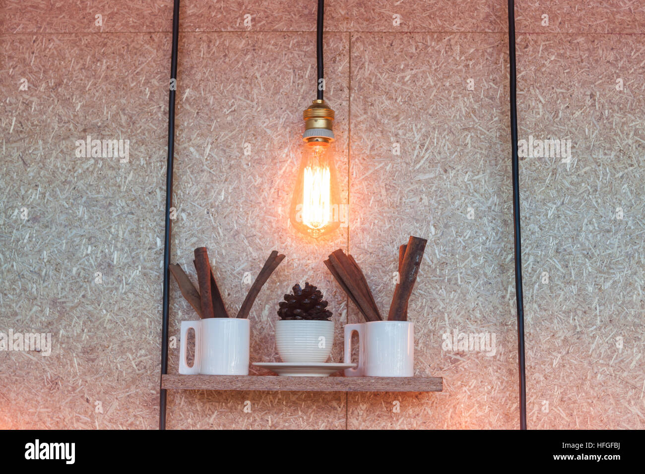 Illuminazione Vintage decorata su sfondo marrone, stock photo Foto Stock