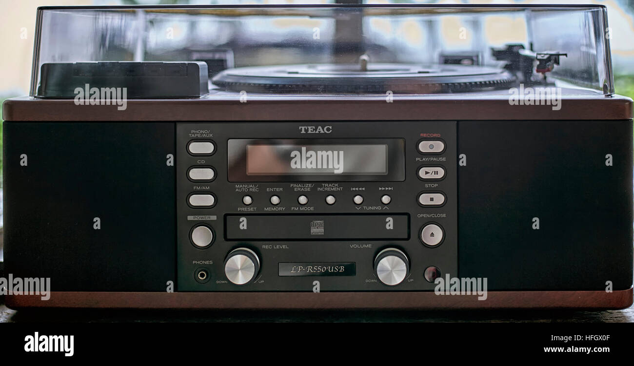 TEAC LP R550usb tutto in un unico centro musicale. Hi-fi vintage anni '1970 Foto Stock