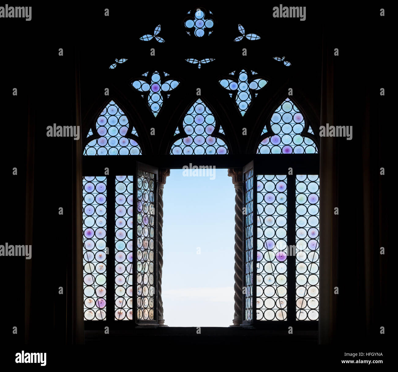 Venezia, Italia. Dettaglio di una finestra silhouette. Foto Stock