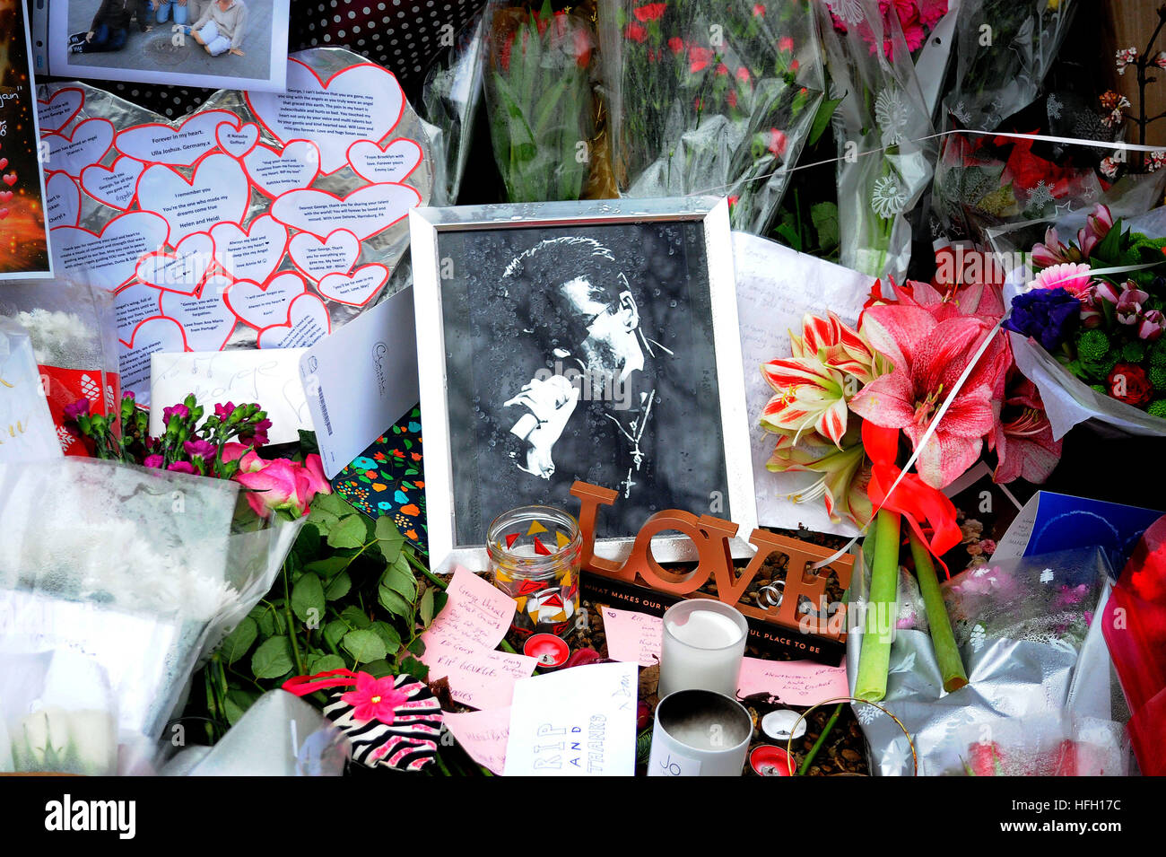 George Michael House Highgate fan girare la porta su un santuario Venerdì 30 Dicembre 2016 Foto Stock