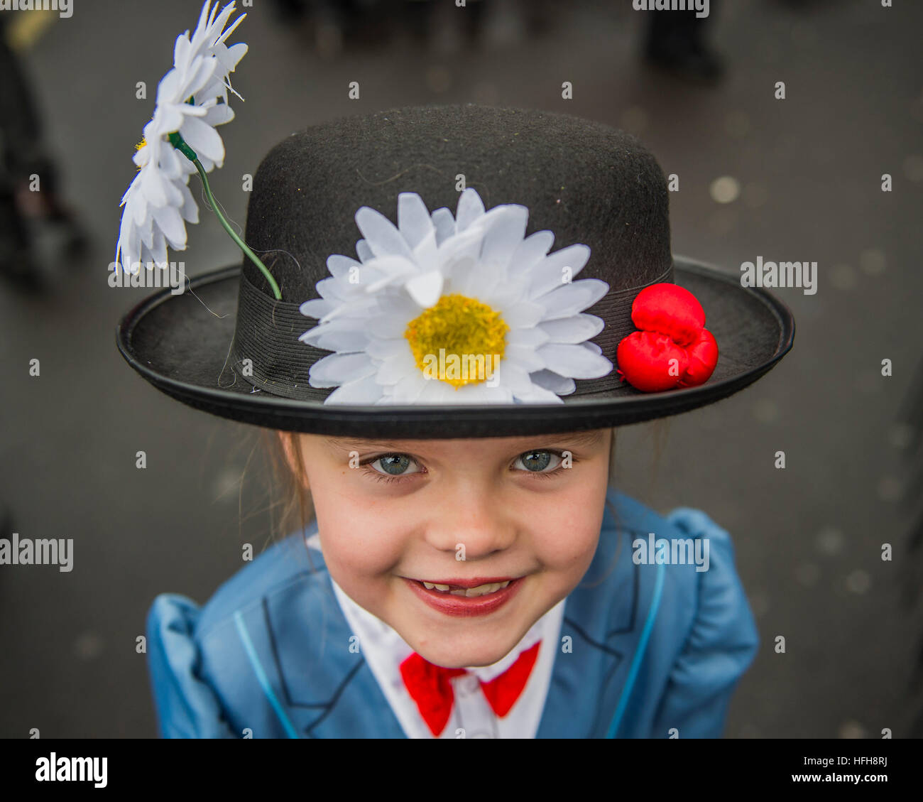 Mary poppins costume immagini e fotografie stock ad alta risoluzione - Alamy