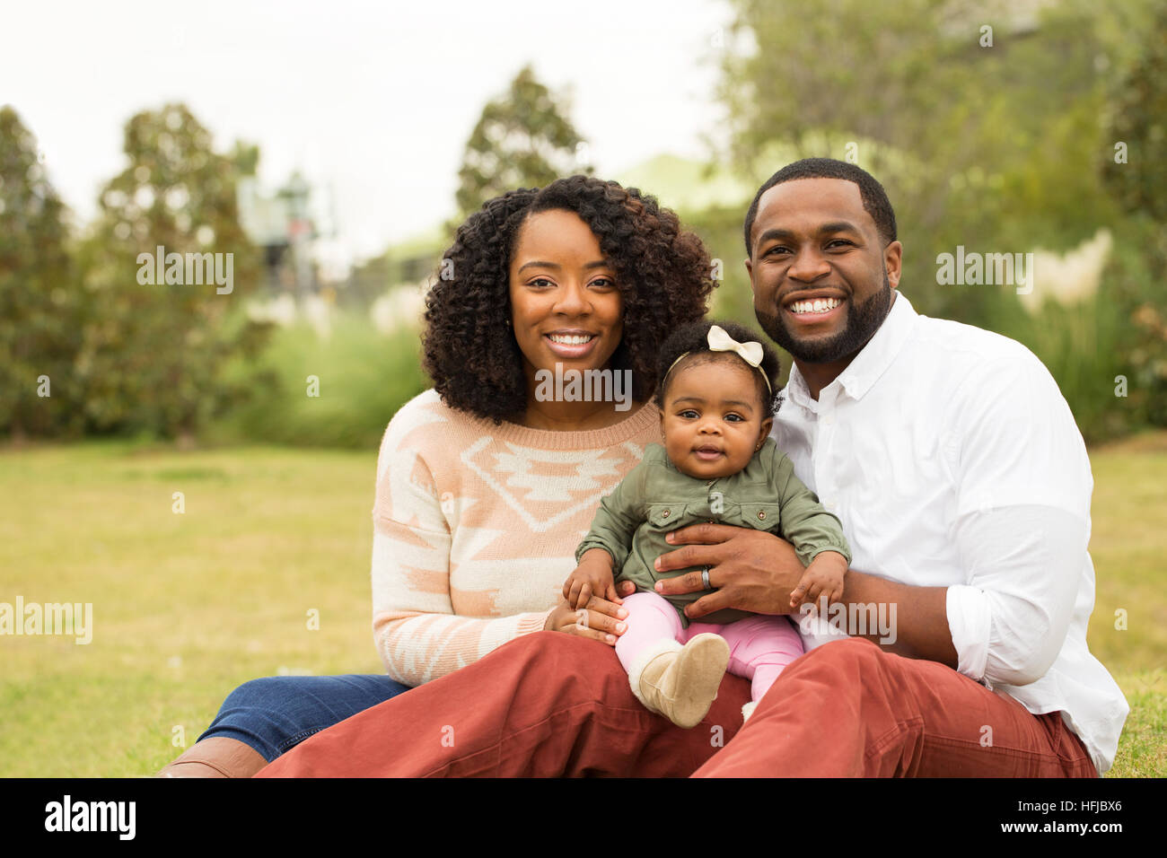 Felice famiglia americana africana con il loro bambino. Foto Stock