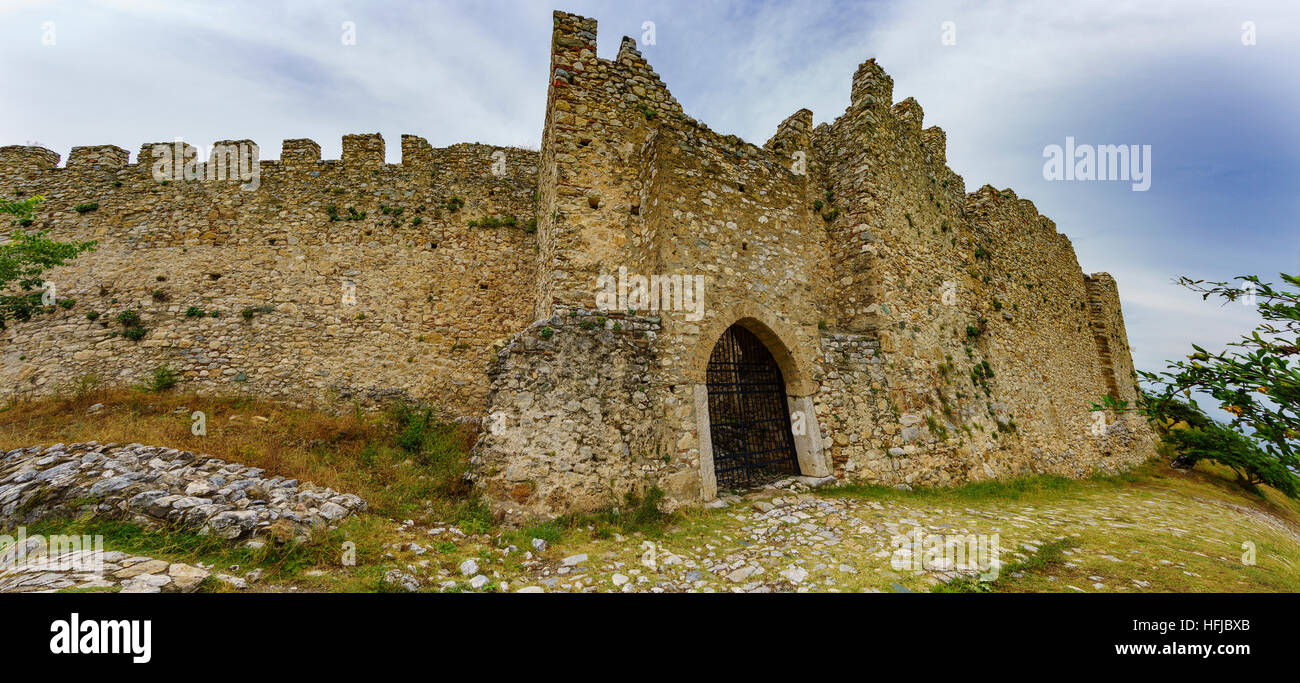 Il famoso castello di Platamonas. Si tratta di un castello dei crociati nella Grecia settentrionale situato a sud-est del Monte Olimpo vicino a Katerini città. Pieria - Grecia Foto Stock