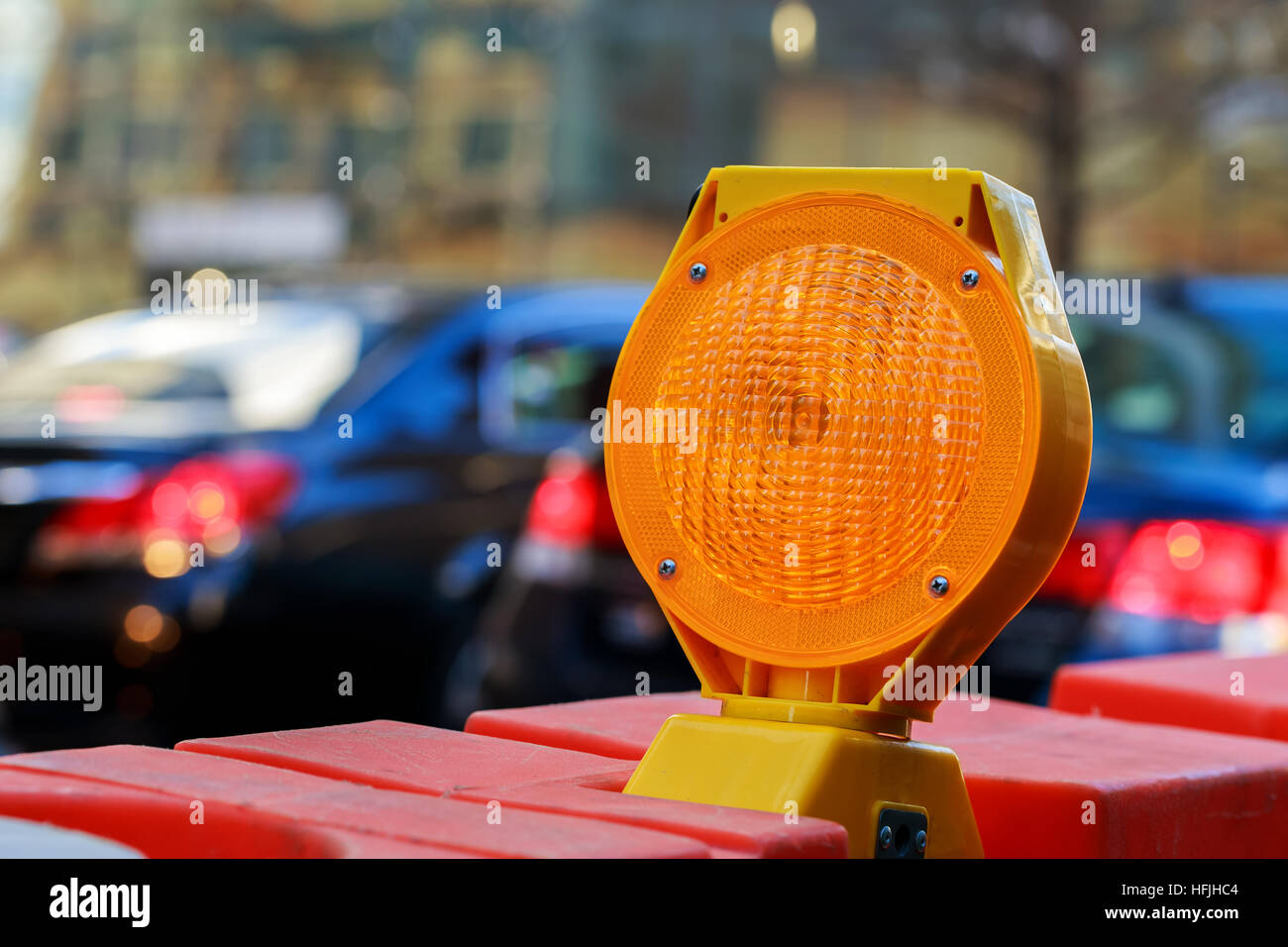 Traffico di colore giallo di avvertimento segnale di luce gialla di avvertimento Foto Stock