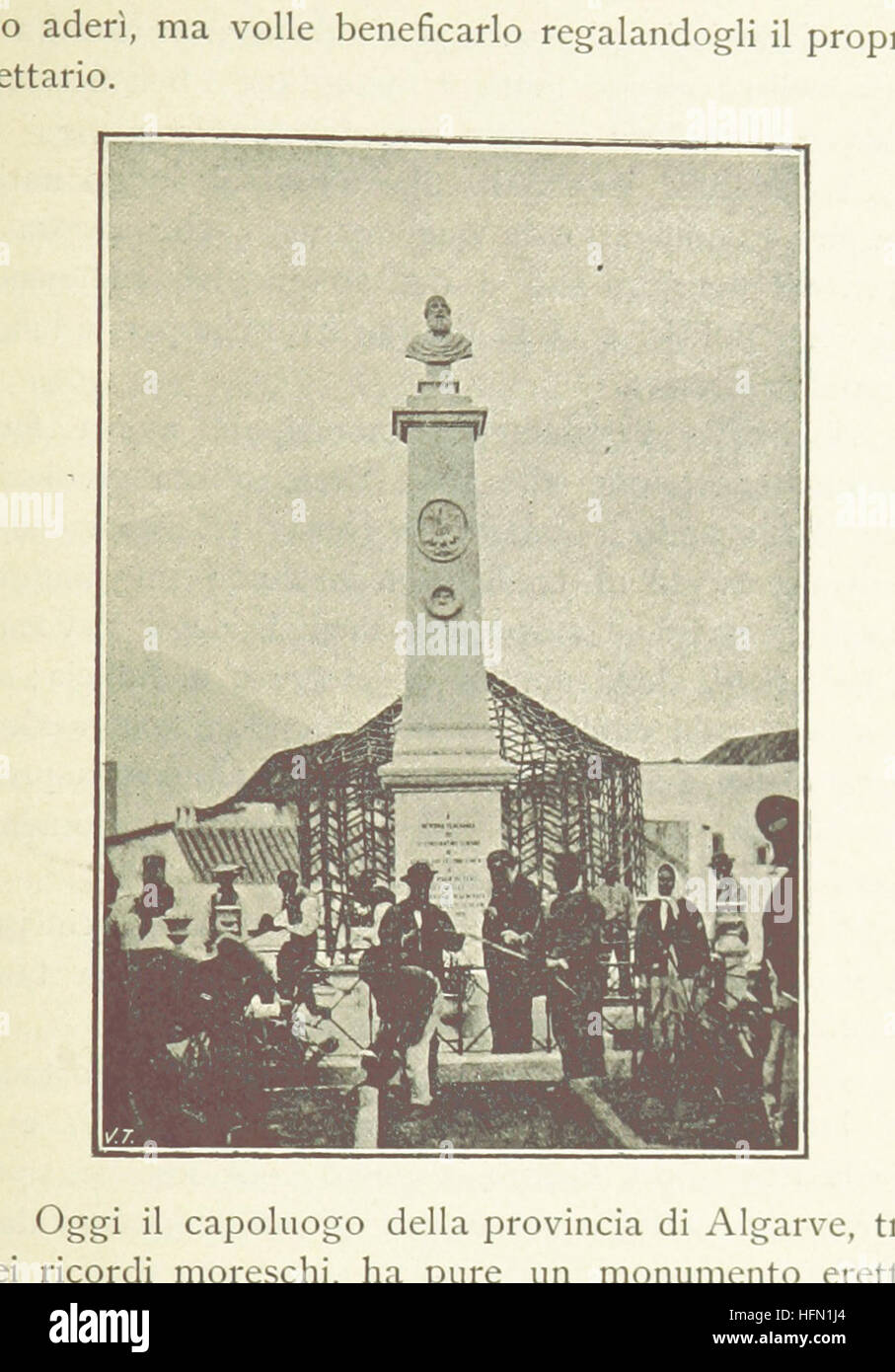 Questo libro, *tempi andati*, offre approfondimenti sulla vita di Trieste tra il 1830 e il 1848, illustrando i cambiamenti sociali, politici e culturali di questo periodo con tavole di accompagnamento. Foto Stock