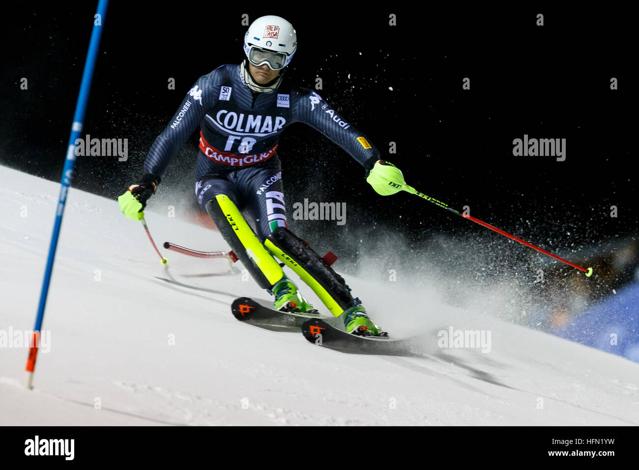 Madonna di Campiglio, Italia 22 dicembre 2016. Federico liberatore (Ita) antesignani nell'Audi FIS Coppa del Mondo di Sci Alpino Slalom Speciale maschile su 3Tre Foto Stock