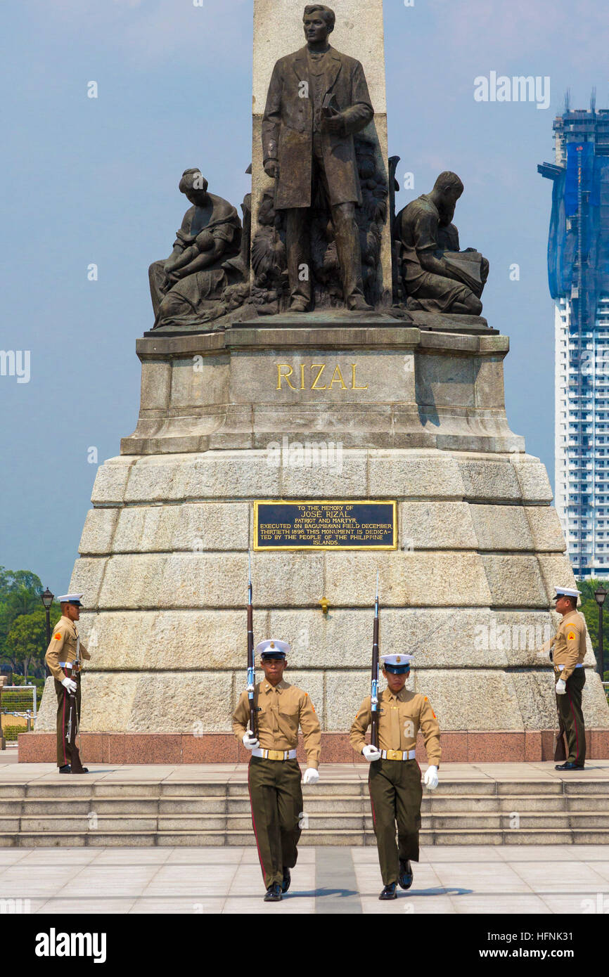 Protezioni Marine al monumento, Rizal,Parco, Luneta, Manila, Filippine Foto Stock