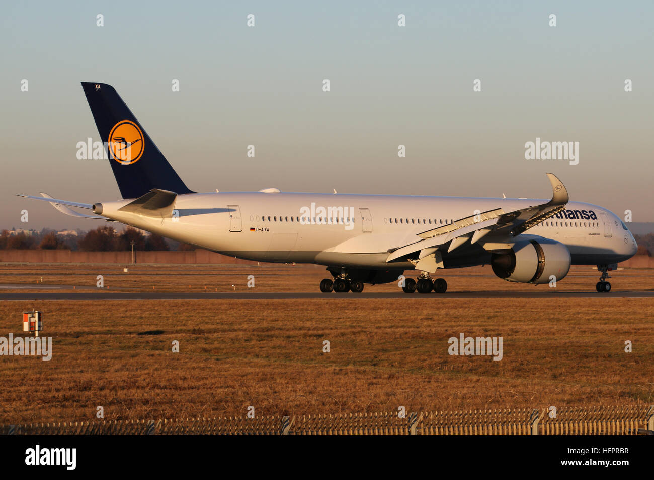 Stuttgart, Germania - 31 dicembre 2016: Lufthansa, Airbus A350 all'Aeroporto di Stoccarda Foto Stock