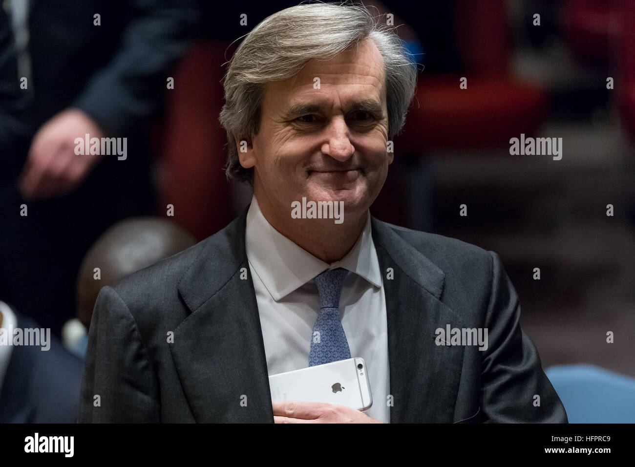 New York, Stati Uniti. 31 Dic, 2016. Rappresentanza permanente spagnola all'ONU Oyarzun Romano Marchesi è visto all'inizio della riunione del Consiglio di sicurezza. A seguito di un giro di metà mattina consultazioni, il Consiglio di Sicurezza delle Nazioni Unite ha convocato una votazione e all'unanimità ha adottato la risoluzione 2336 per quanto riguarda il russo e turco-mediato un accordo di cessate il fuoco tra selezionare i gruppi ribelli operanti in Siria e il governo del Presidente siriano Bashar Al-Assad. © Albin Lohr-Jones/Pacific Press/Alamy Live News Foto Stock