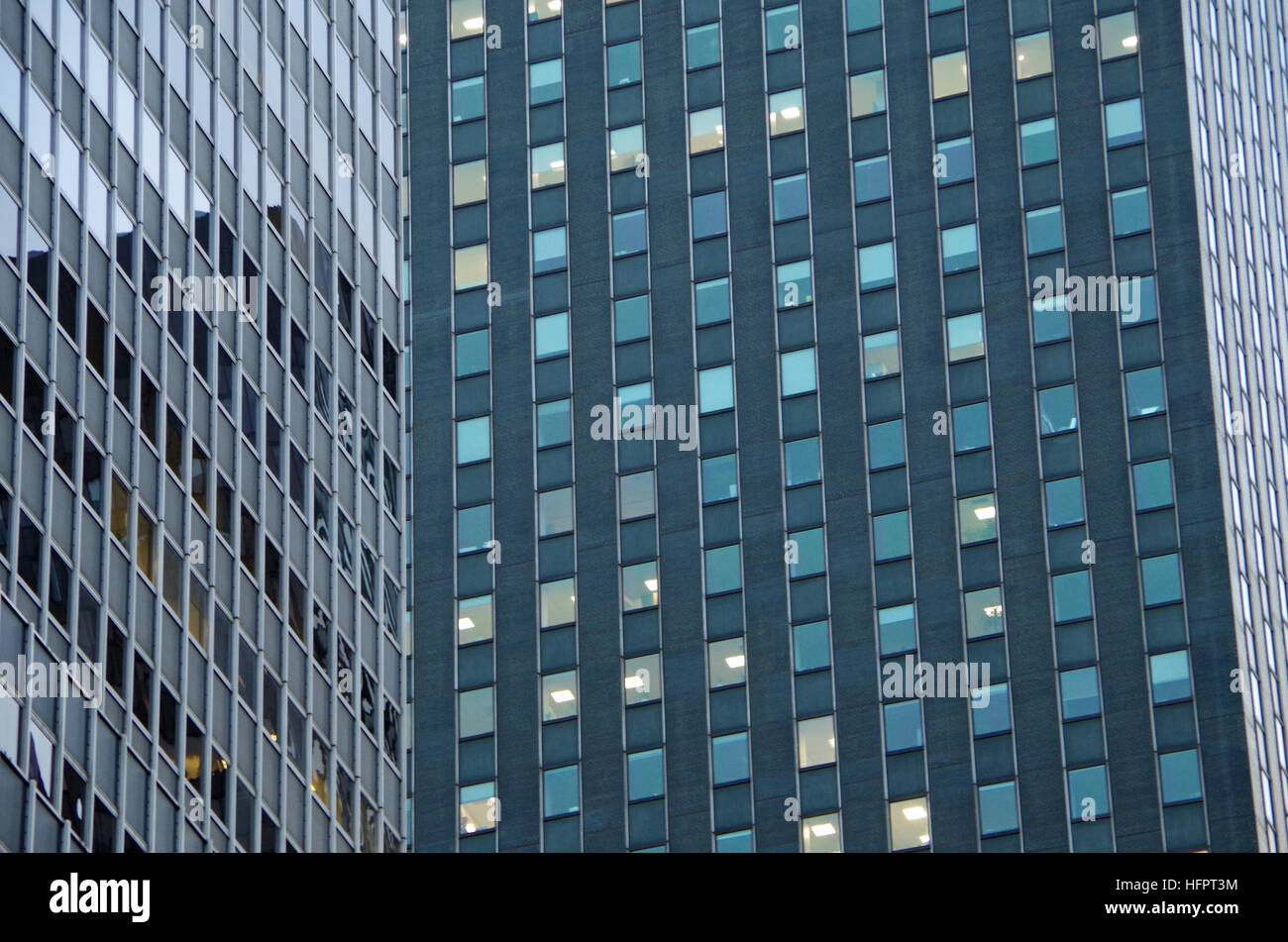 Midtown Manhattan NYC intersecante edifici ad alta sfondo architettonico Foto Stock