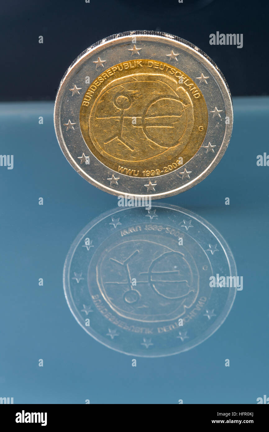2 commemorativa moneta euro Decimo anniversario dell' Unione economica e monetaria europea, rilasciati dalla Slovenia nel 2009 Foto Stock