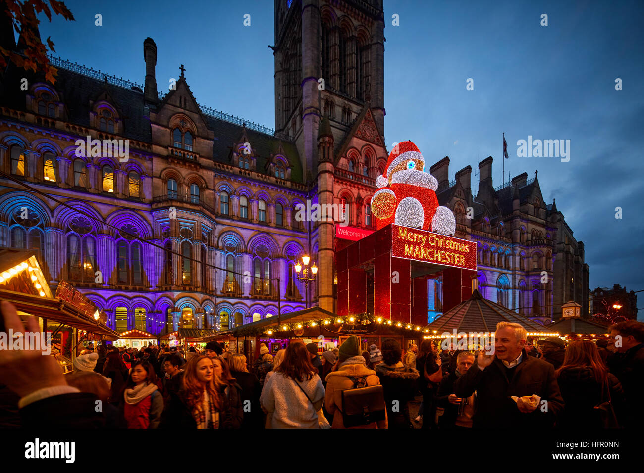 Manchester europeo tedesco Mercatini di Natale Natale winter festival festiva festività cristiane felice occasione dicembre doni presenta mari di acquisto Foto Stock