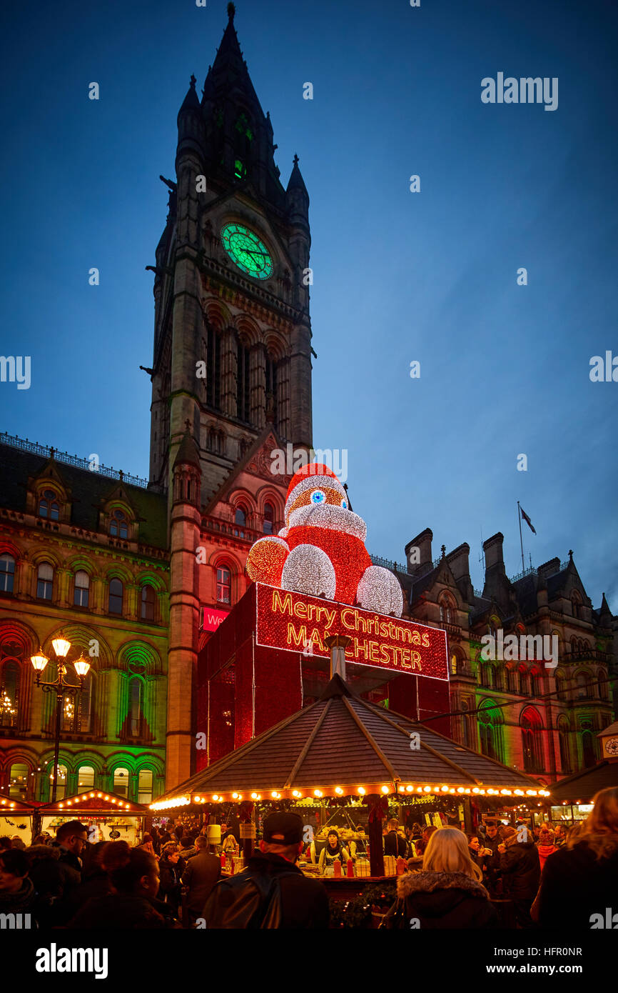 Manchester europeo tedesco Mercatini di Natale Natale winter festival festiva festività cristiane felice occasione dicembre doni presenta mari di acquisto Foto Stock