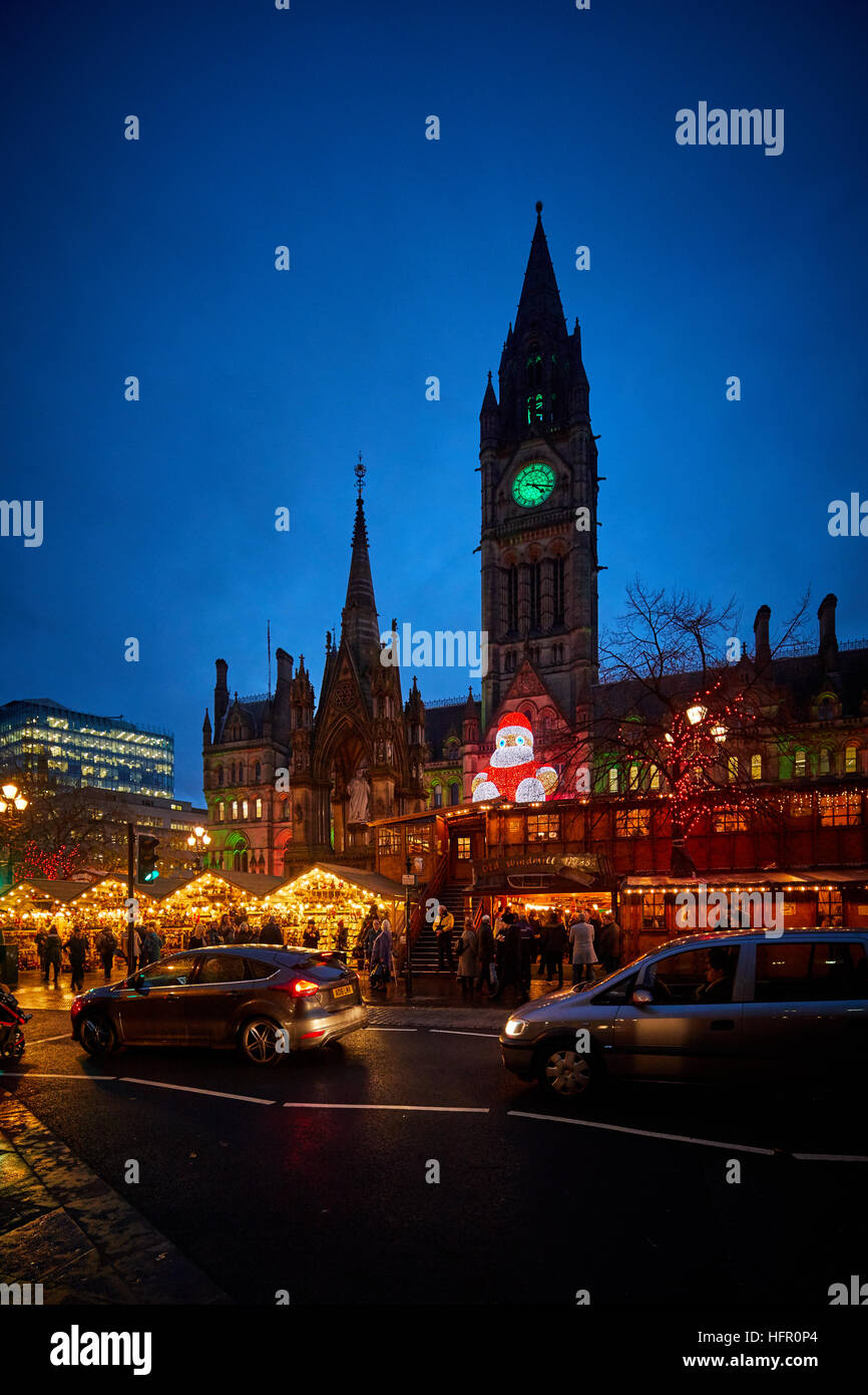 Manchester europeo tedesco Mercatini di Natale Natale winter festival festiva festività cristiane felice occasione dicembre doni presenta mari di acquisto Foto Stock