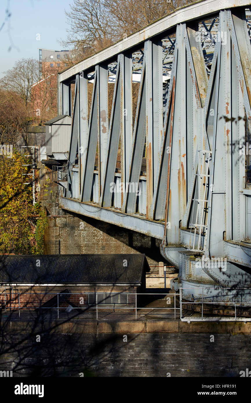 Manchester Ship Canal Barton acquedotto di oscillazione mobile acquedotto navigabile porta Bridgewater Canal narrowboats attraversare prima e unica aqued swing Foto Stock