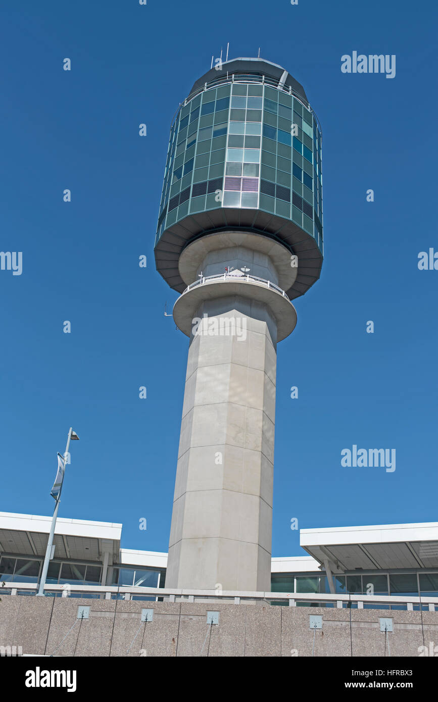 Dall'Aeroporto di Vancouver presidiato di torre di controllo in British Columbia in Canada. SCO 11,330. Foto Stock