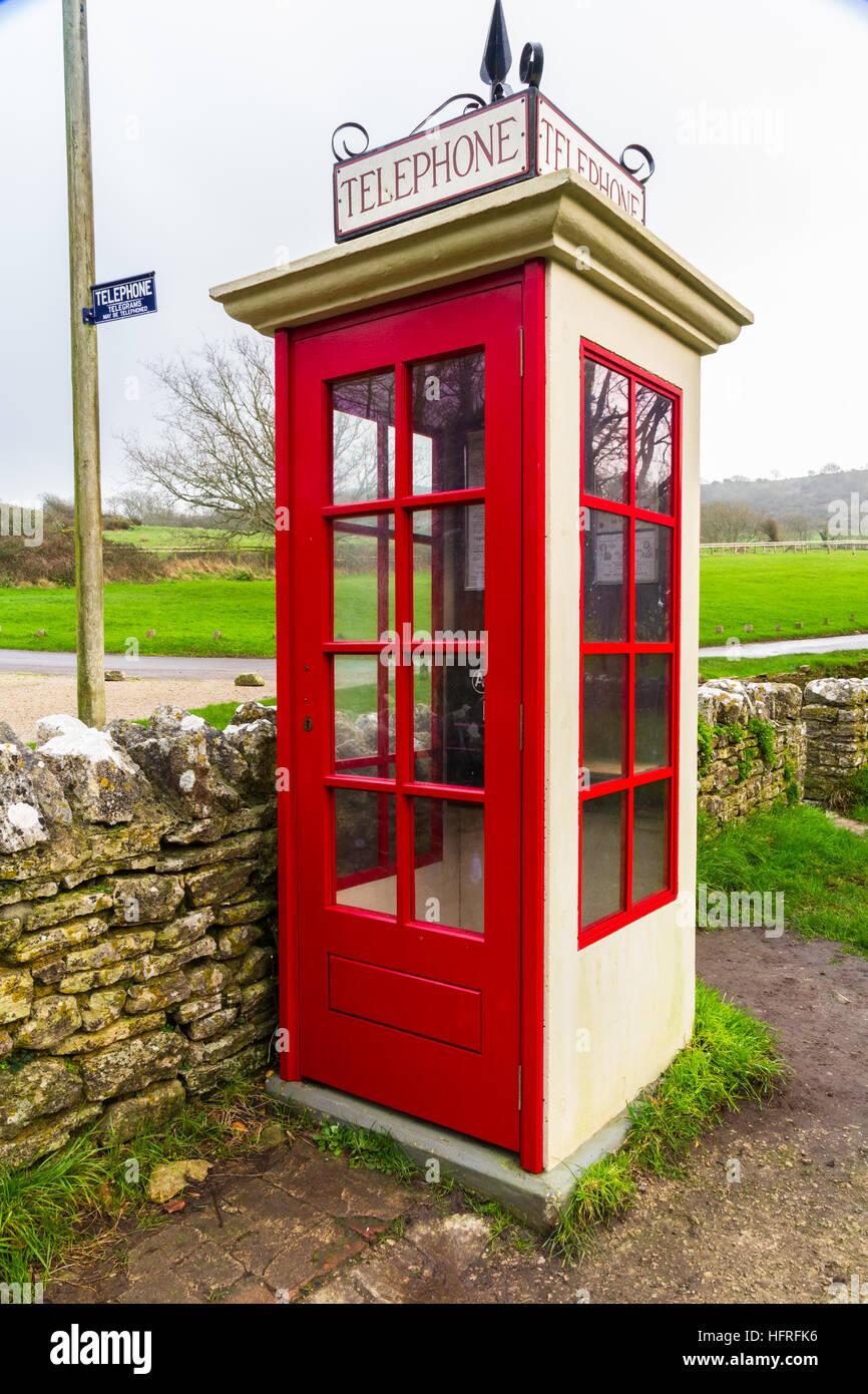 Non appena il modello standard del Regno Unito telefono chiosco, il K1. Si tratta di una replica dopo l'originale è stato accidentalmente distrutto durante le riprese del 1986 Foto Stock