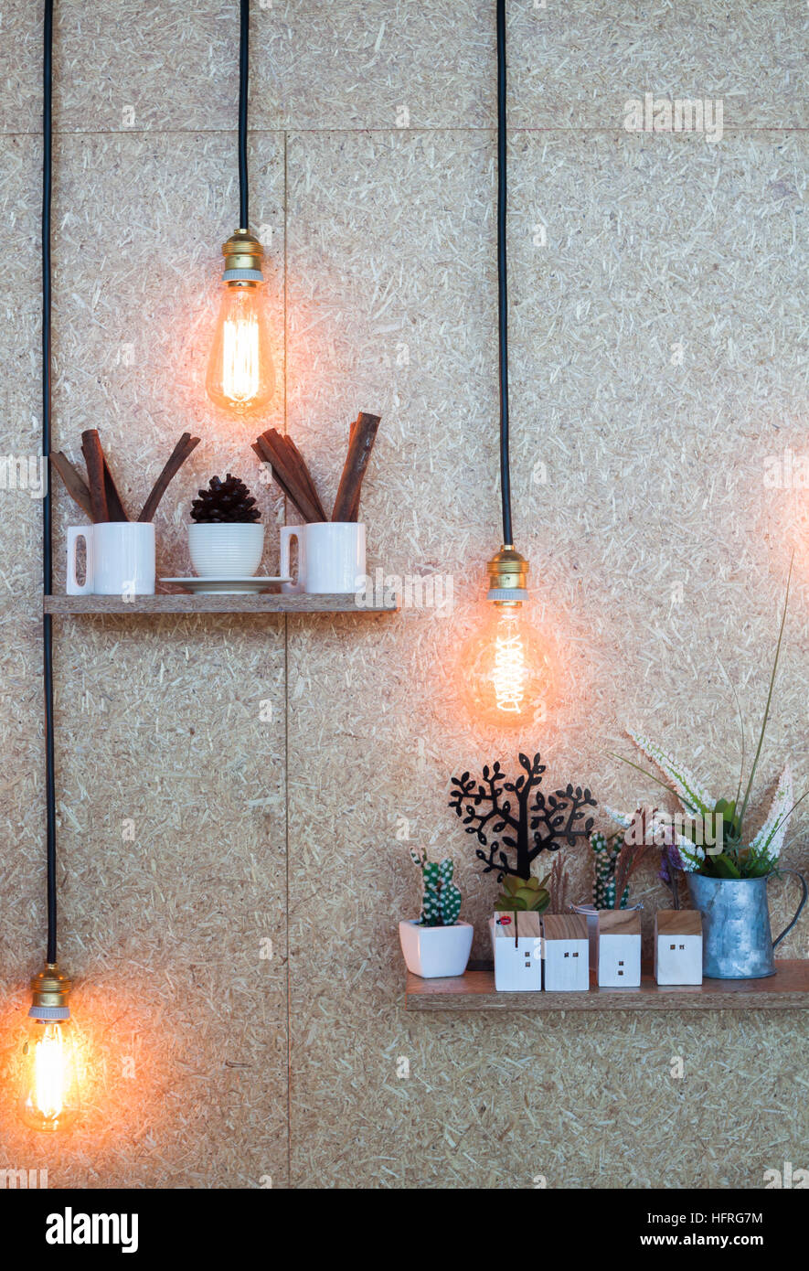 Illuminazione Vintage decorata su sfondo marrone, stock photo Foto Stock