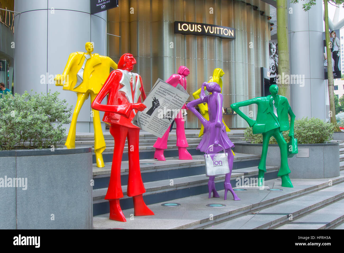 La scultura moderna ione vicino centro commerciale per lo shopping su Orchard Street, Singapore Foto Stock